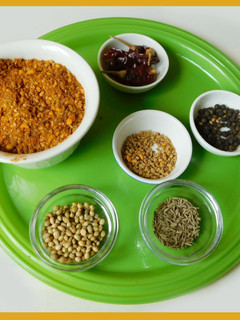 வத்தல் குழம்பு பொடி(vathal kulambu podi recipe in tamil) செய்முறை முக்கிய புகைப்படம்