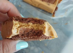 Una foto de Postre frío estilo chocotorta sin tacc