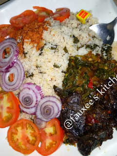 A picture of Dambun shinkafa with spinach sauce.
