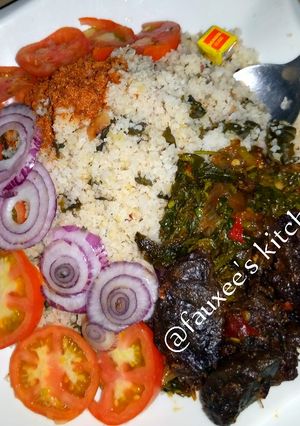A picture of Dambun shinkafa with spinach sauce.
