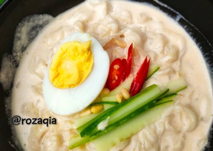 Pine nut kalguksu/jat - guksu 잣국수 hanjipyeong drama start up