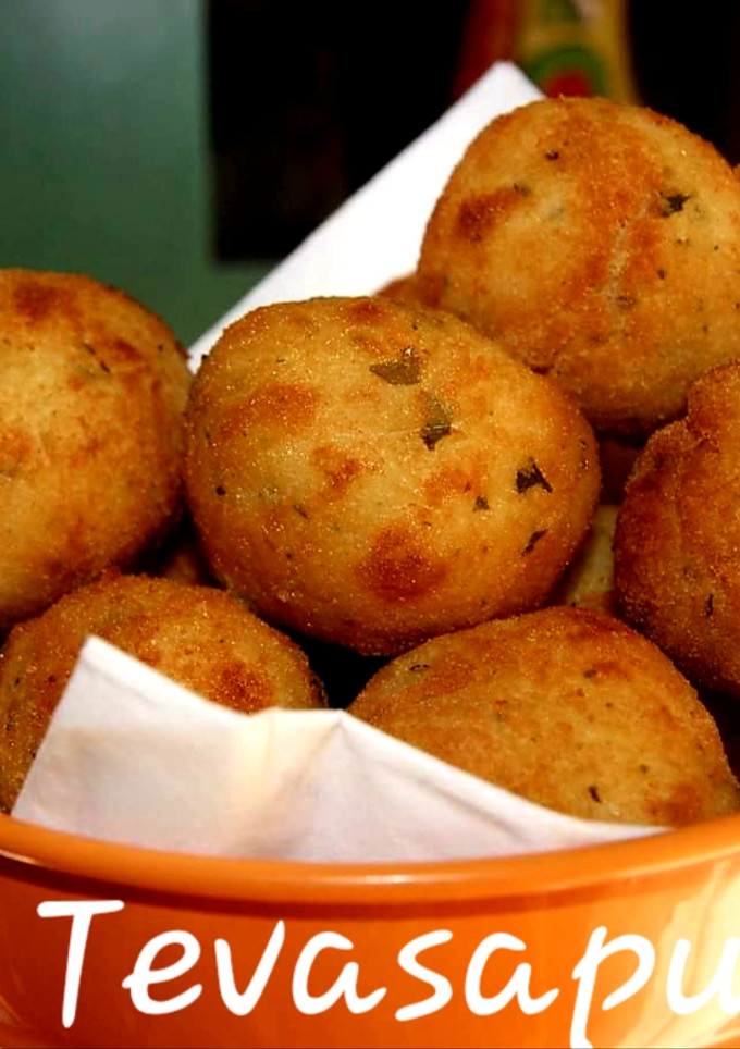 Una foto de Croquetas de queso de cabra y cebolla caramelizada