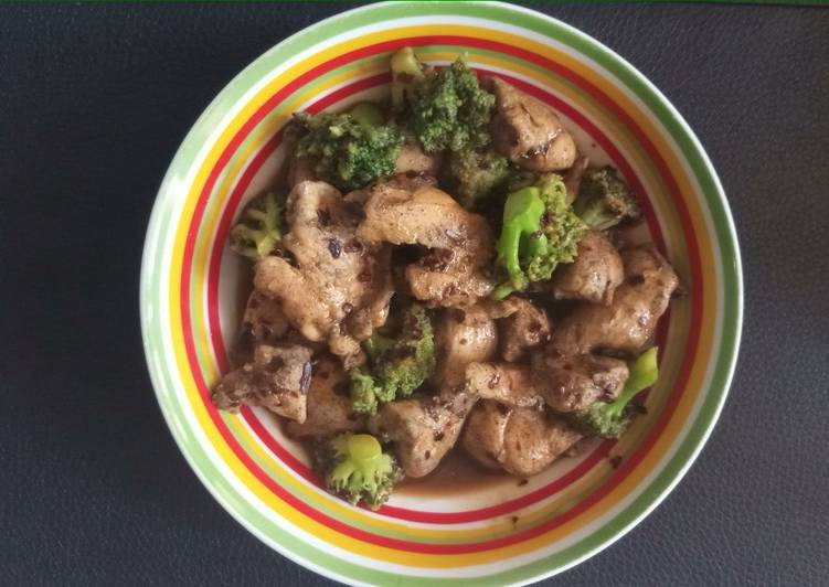 Langkah Mudah untuk Membuat Tumis ayam brokoli (diet) yang Lezat
