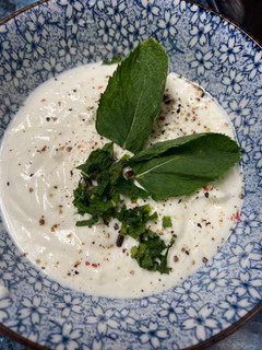 Foto principal de Salsa de queso feta y hierbabuena