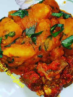 A picture of Potato pottage and sauced beef.