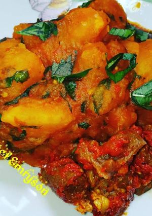 A picture of Potato pottage and sauced beef.