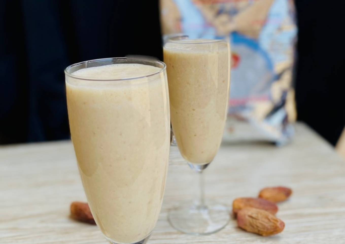 Banana and dates milkshake