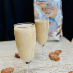 A picture of Banana and dates milkshake.