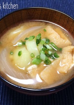 A picture of Potato and Onion Miso Soup.