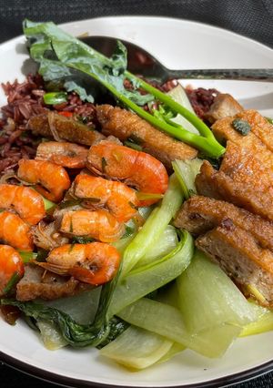 Hình của món Tôm rang gạo lứt cải thìa chả cá.