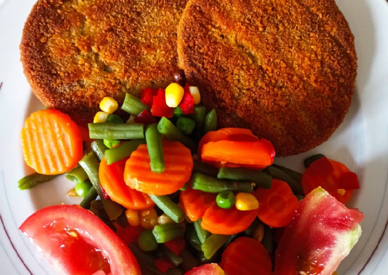 Hamburguesas al horno con ensalada primaveral