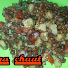 A picture of Black chana chaat.