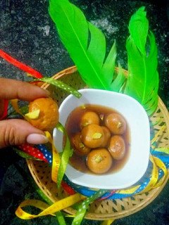 A picture of Jaggery ke rasgulla.