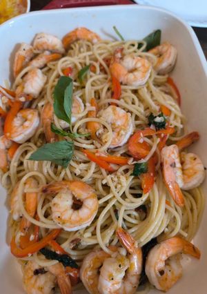 A picture of Garlic Shrimp Pasta.