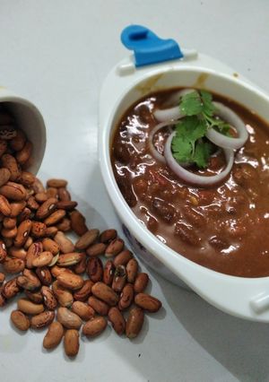पंजाबी राजमा मसाला (Punjabi rajma masala recipe in Hindi) रेसिपी मुख्य फोटो