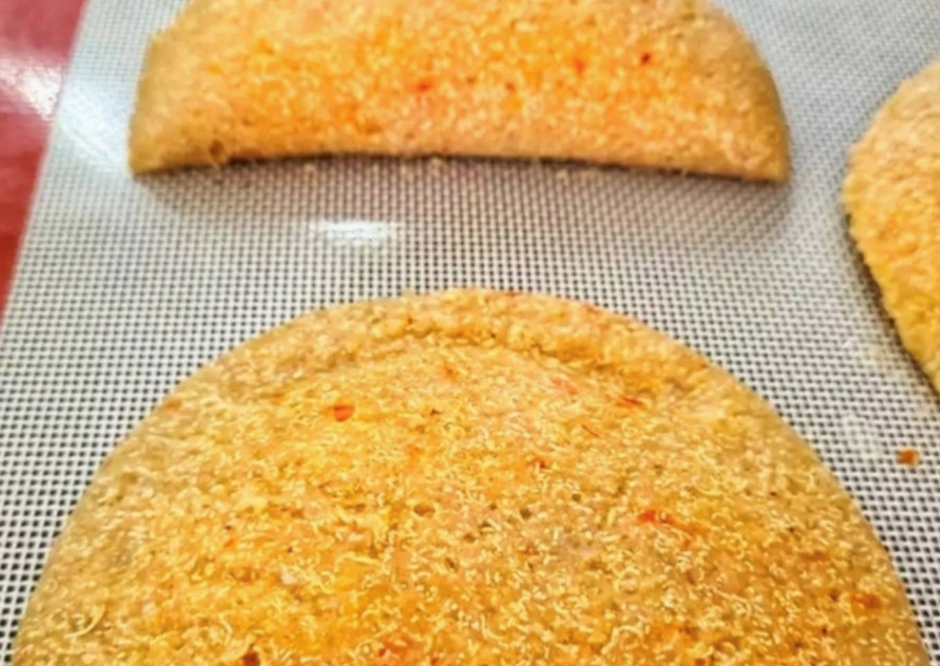 Empanadillas con masa de quinoa rellenas de queso mozzarella