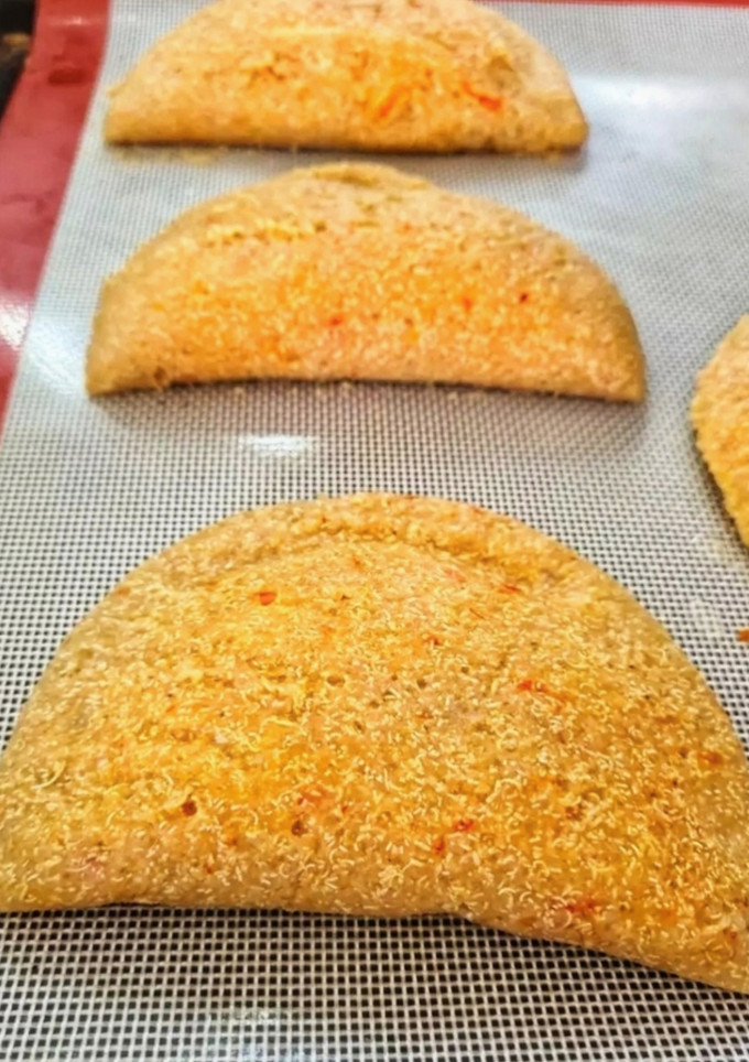 Una foto de Empanadillas con masa de quinoa rellenas de queso mozzarella