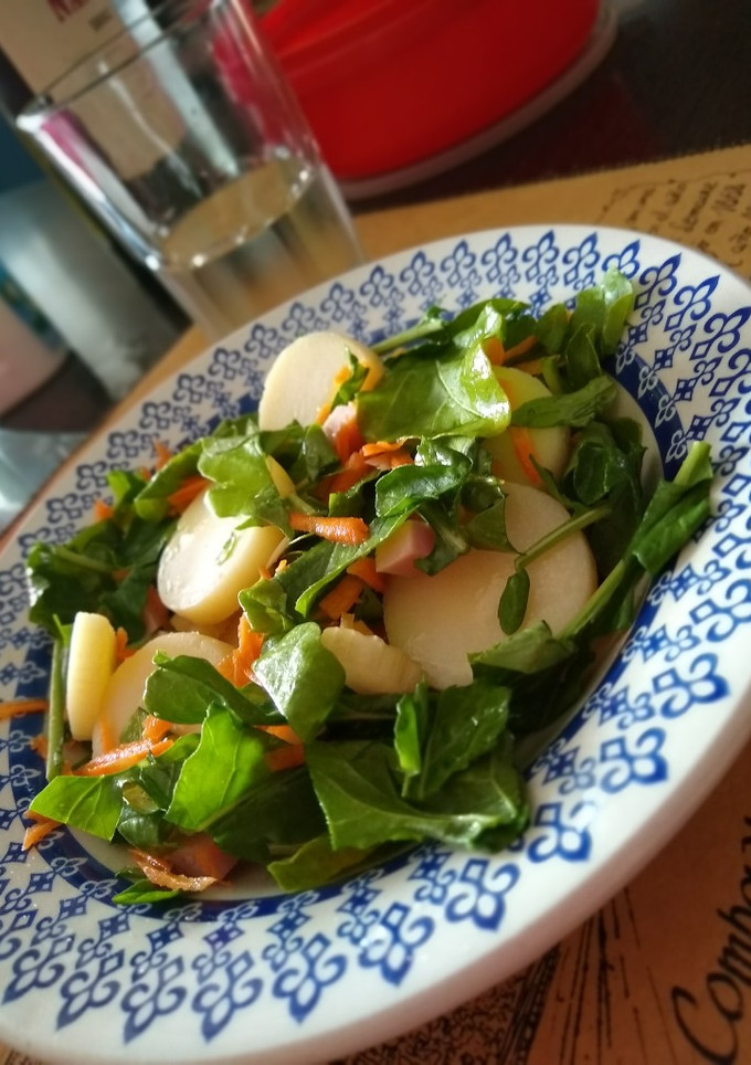 Una foto de Ensalada rápida de palmitos, jamón y queso