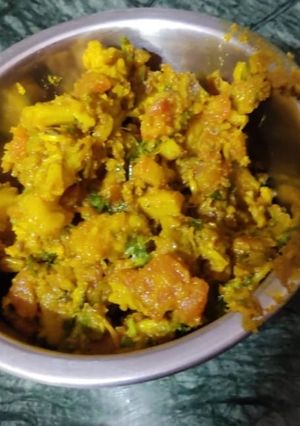 आलू गाजर (Aloo Gajar recipe in hindi) रेसिपी मुख्य फोटो