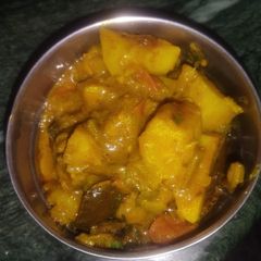 A picture of Aloo brinjal.