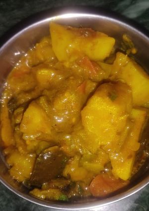 A picture of Aloo brinjal.