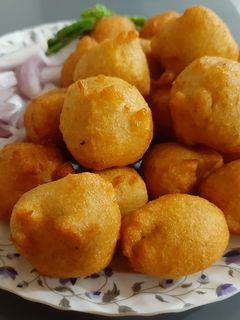 મિક્સ દાળ ના દાળવડા(mix dal vada recipe in Gujarati) રેસીપી મુખ્ય ફોટો