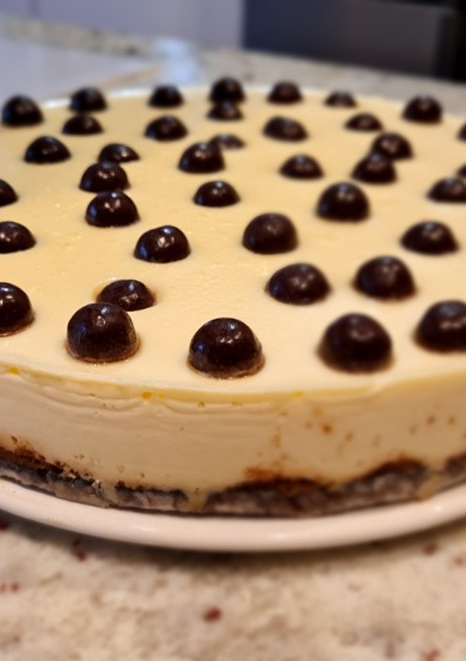Una foto de Tarta de chocolate blanco y galletas Lotus