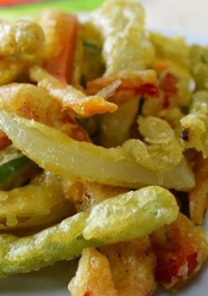 Una foto de Verduras en tempura con salsa de soja el azafranar
