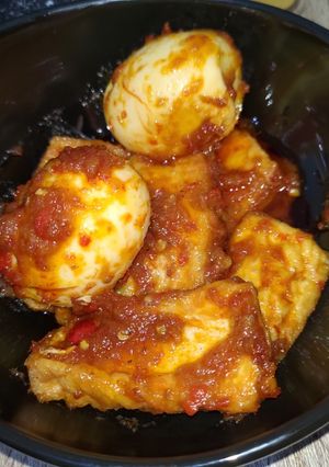 Foto resep Telur dan Tahu bumbu bali ~niQniQ Kitchen
