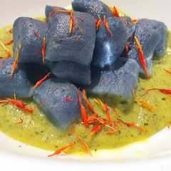 Foto di Gnocchi blu con pesto di zucchine e stracchino