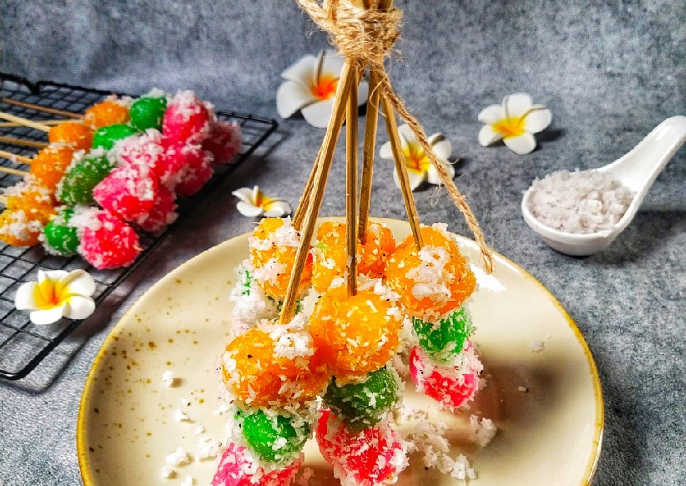 Sate Singkong Pelangi (bola-bola singkong)