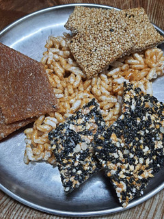 ચીક્કી (Chikki Recipe In Gujarati) રેસીપી મુખ્ય ફોટો