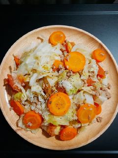 Hình của món Bắp cải xào cà chua & cà rốt.