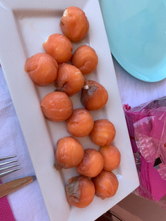 Una foto de Bombones de salmón rellenos de brandada de bacalao