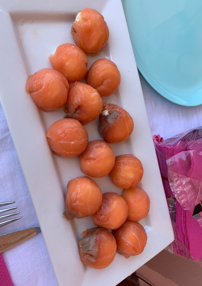 Una foto de Bombones de salmón rellenos de brandada de bacalao