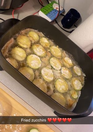 A picture of Fried zucchini.