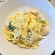 Nudeln in Sahnesauce mit Hähnchen / Noodle with chicken and cream sauce