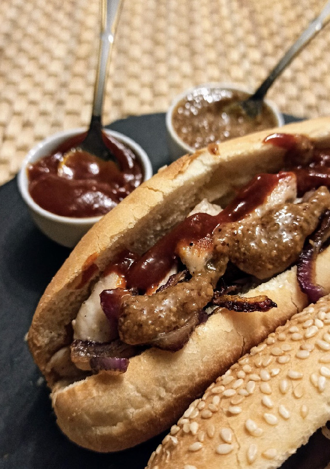 Una foto de Hot dog chicken
