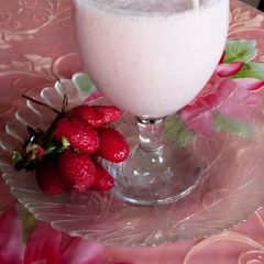 A picture of Strawberry shake.