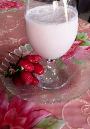 A picture of Strawberry shake.