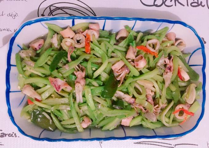 Wajib coba! Resep buat Oseng Waluh Asin Cumi yang sedap