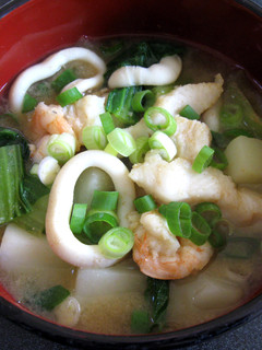 A picture of Curry Flavoured Seafood Miso Soup.