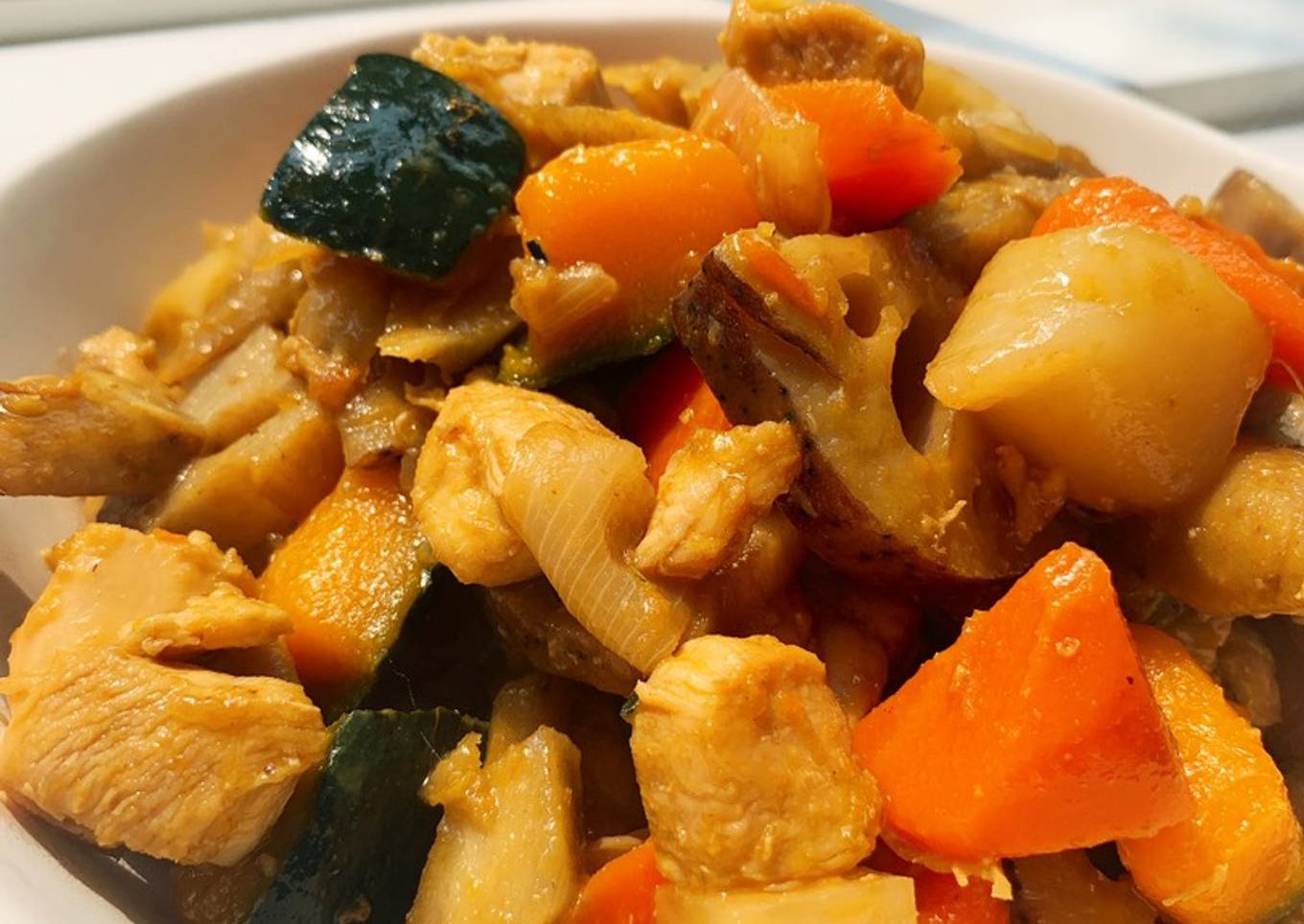 Sweet soy vegetable broth with chicken