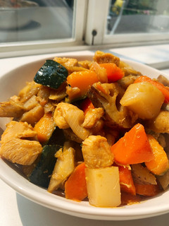 A picture of Sweet soy-sauce boiled vegetables with chicken.