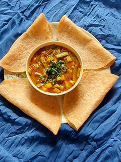 ગવાર બટેકા નું શાક (Gavar Bataka Shak Recipe In Gujarati) રેસીપી મુખ્ય ફોટો