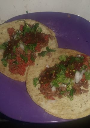 Una foto de Tacos de suadero y longaniza