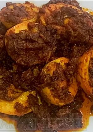 एग तवा मसाला ईनो कंडेंस्ड प्याज़ (Egg Tawa Masala recipe in Hindi) रेसिपी मुख्य फोटो