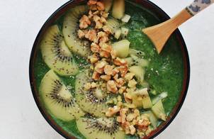 Green smoothie bowl cho bữa sáng (detox smoothie)