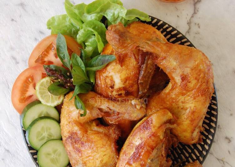 10 Resep: Ayam Goreng bumbu Kuning Anti Ribet!