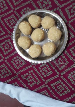 तिल के लड्डू (til ke ladoo recipe in Hindi) रेसिपी मुख्य फोटो